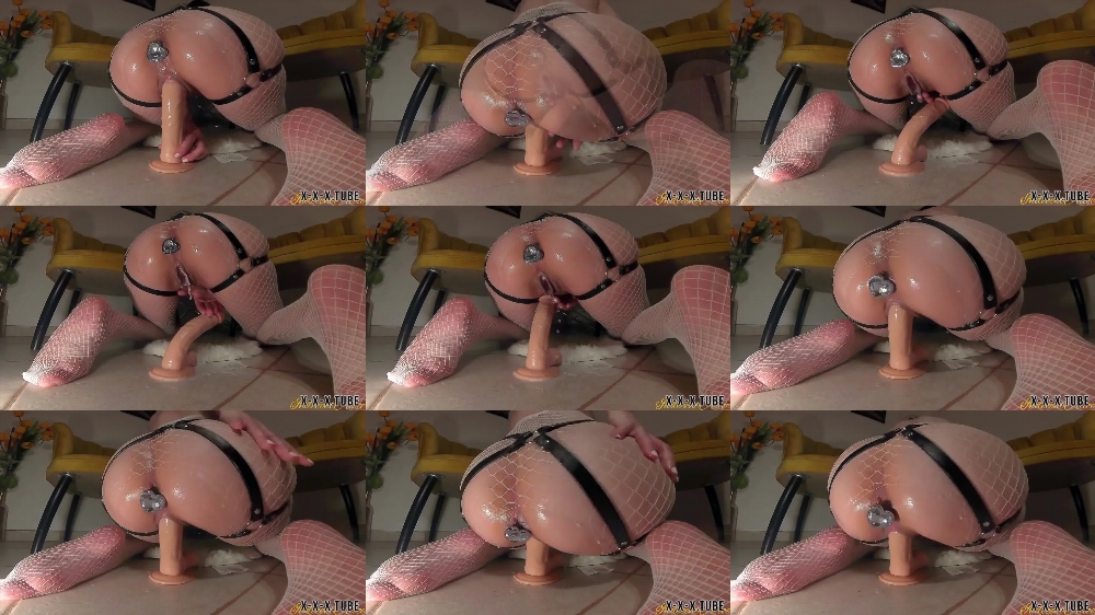 Watch Indecentalice Squirt on a Huge Dildo