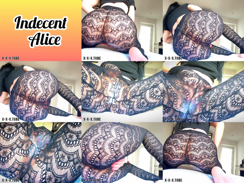 Watch Stunning Babe In Fishnets Leggings Fingering Her Creamy Pussy Piss On It Indecentalice