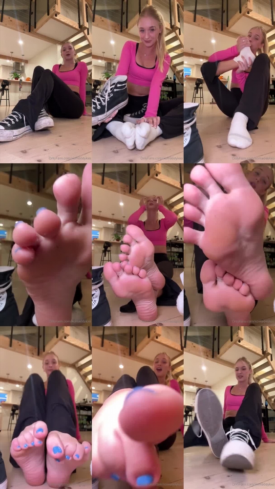 Goddess Kaylee's Stinky Socks Exposure