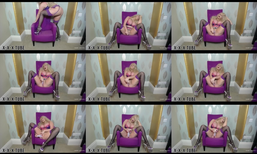 Lulublue's Kinky Stockings and High Heels Play