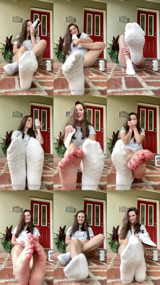 Victoria Soles: Tipsy Tease with Sweaty Socks