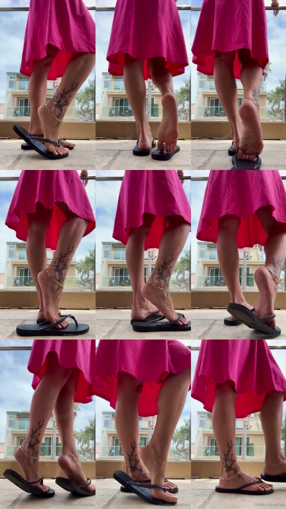 Goddess PussyFoot's Fabulous Beach Day