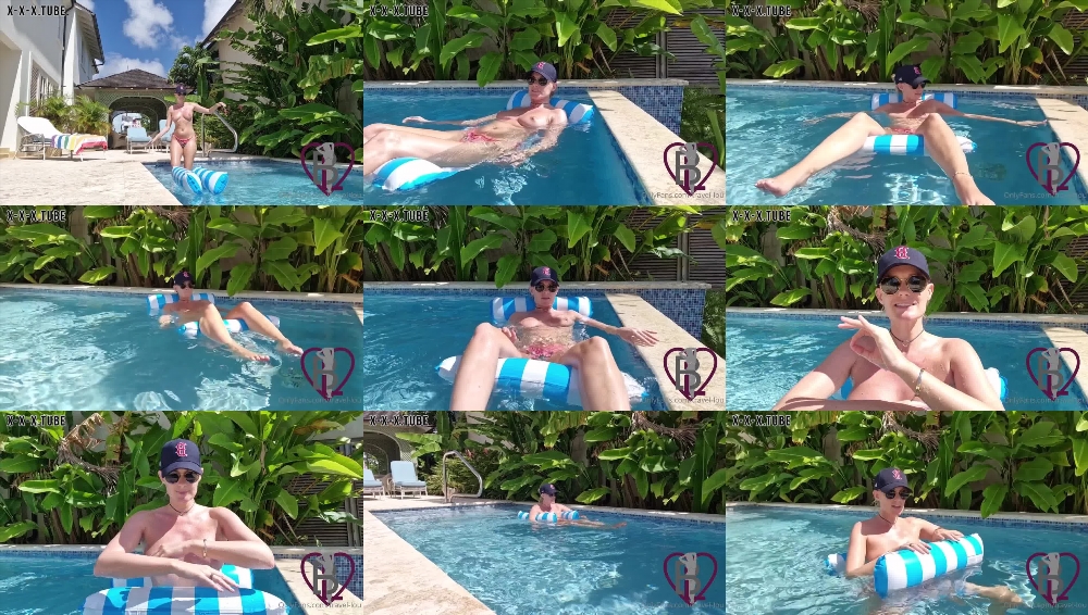 Travelling Peach in a Little Water Hammock