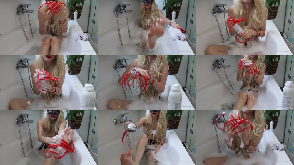 Laura's Kingdom: Christina Simone's Bath Time on OnlyFans