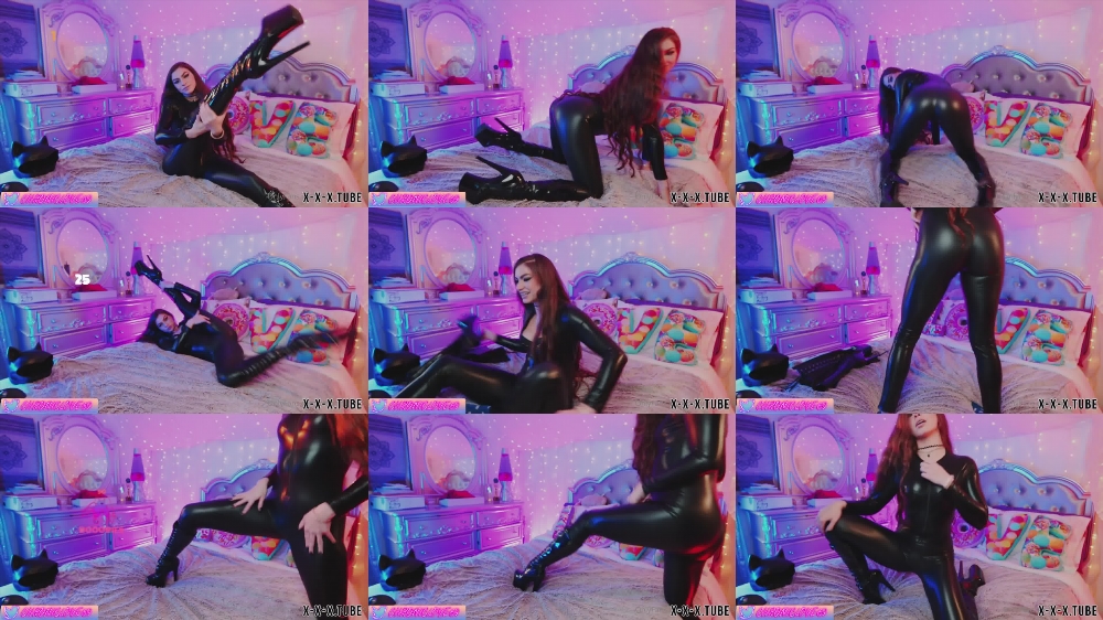 Catwoman Chroniclove69 Shows Off Her Shiny Suit in the Sunset - See More Videos