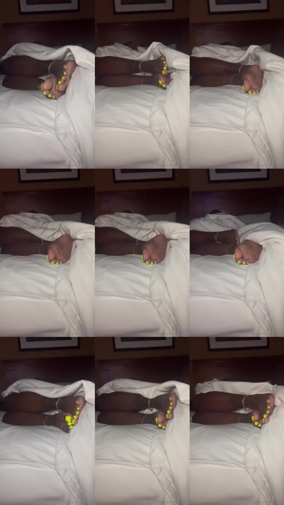 CocoaToes - OnlyFans Video: Come Lay Next to My Big Meaty, Sleepy Soles