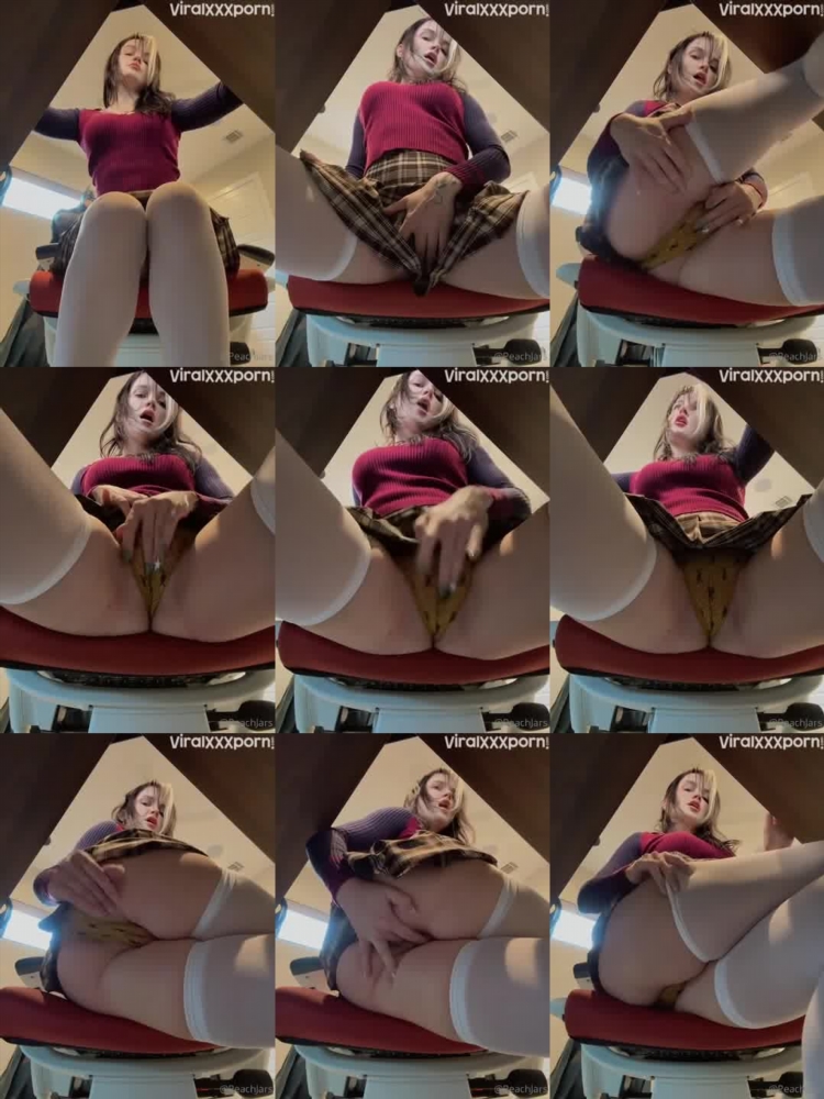 Peachjars: Schoolgirl Rubbing Nude Pussy Video