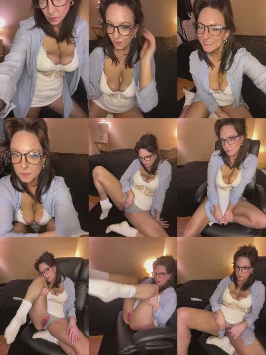 Mature Aven Turinex: Shower Fun with a Pink Dildo