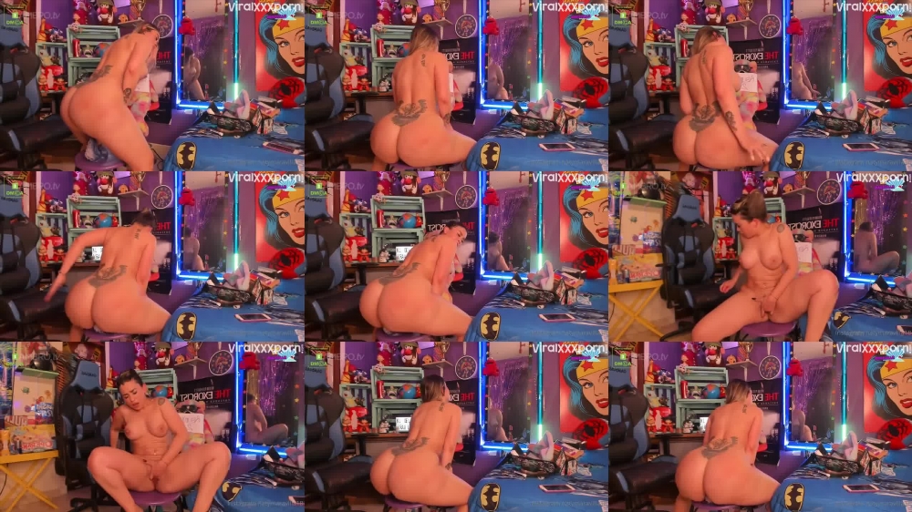 Kloe La Maravilla's Big Booty Dildo Ride