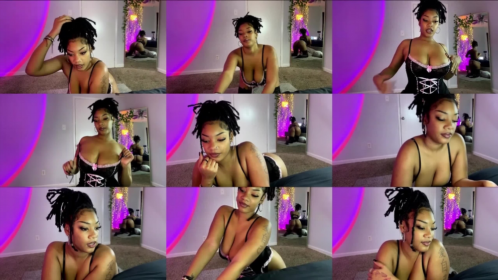 She made her stepmom cum with her tongue