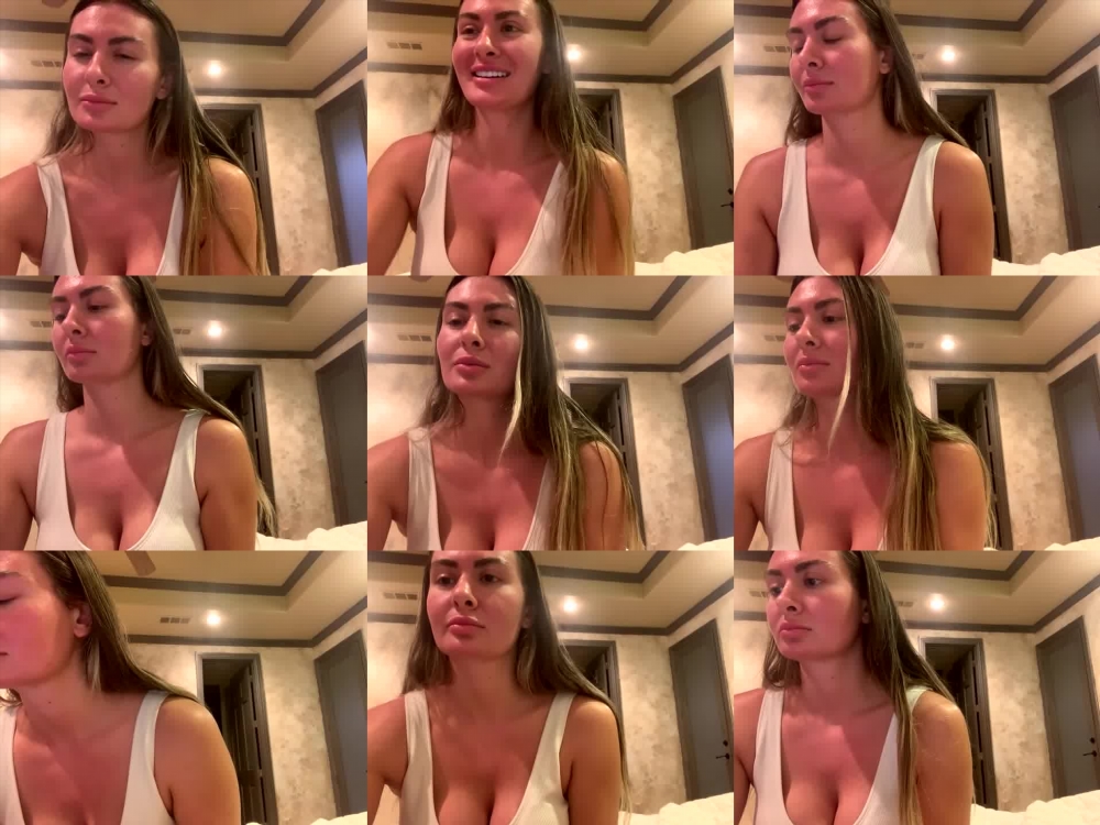 Selvaggia practices anal while being watched 2