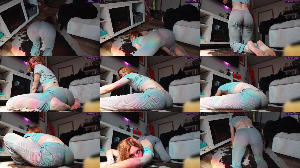 Elle Marz – Caught Mommy Stretching