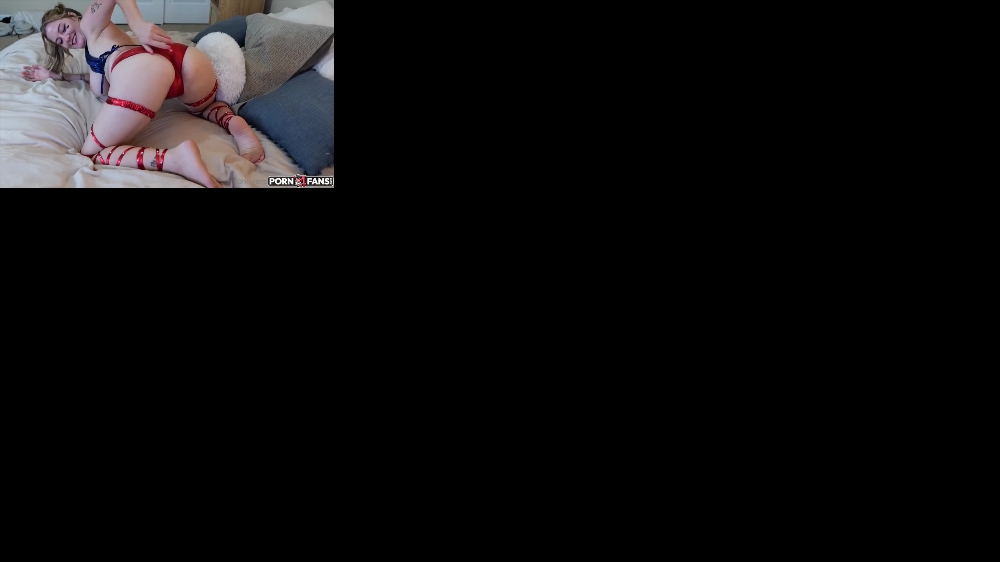 Busty Girl Bella Blue Rides A Dick As Harley Quinn